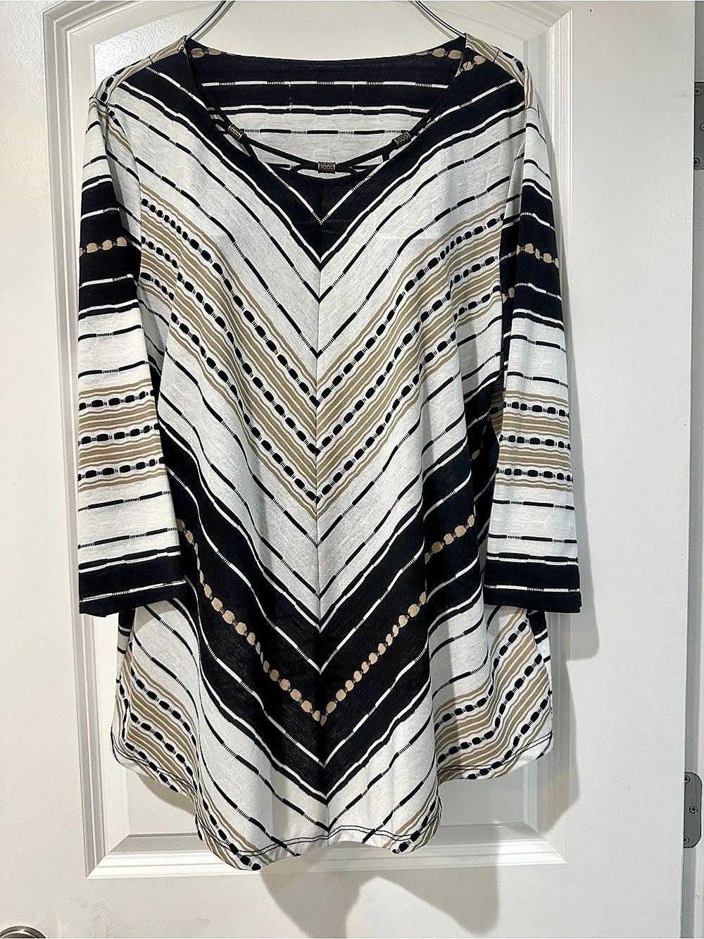 Alfred Dunner Chevron Striped Tunic Top Black White Tan Size L